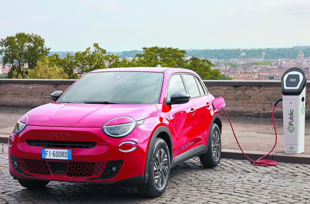 Διαθέσιμο από 23.880 ευρώ το ηλεκτρικό Fiat 600e