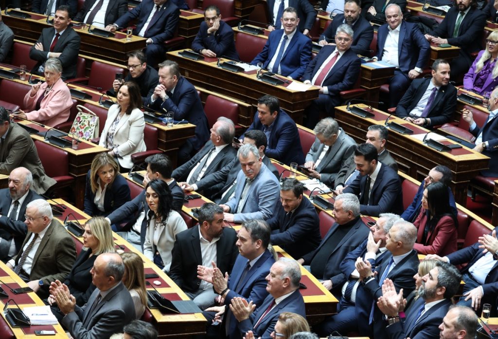 Πρόταση δυσπιστίας: Οι 85 βουλευτές που υπέγραψαν το κείμενο κατά της κυβέρνησης