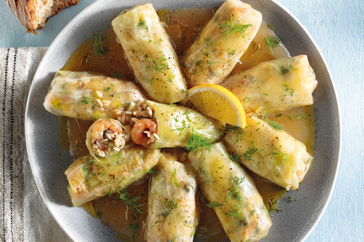 Νηστίσιμοι λαχανοντολμάδες με γαρίδες και μυρωδικά