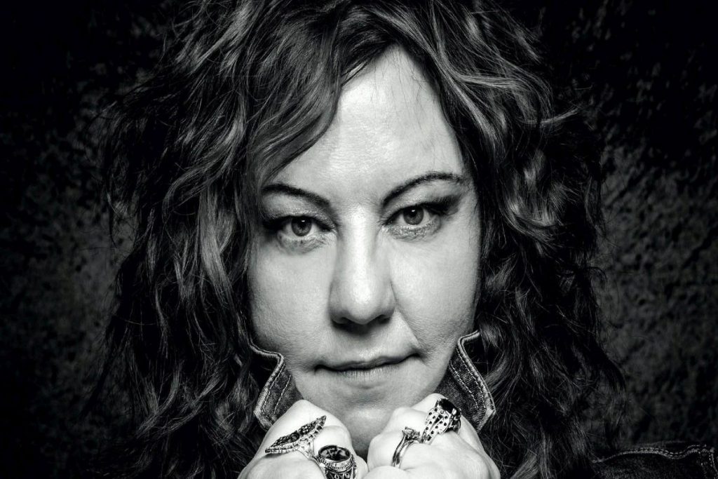 Καζ Χόκινς: Αν πρόκειται να πεις την αλήθεια σου, πες τα όλα