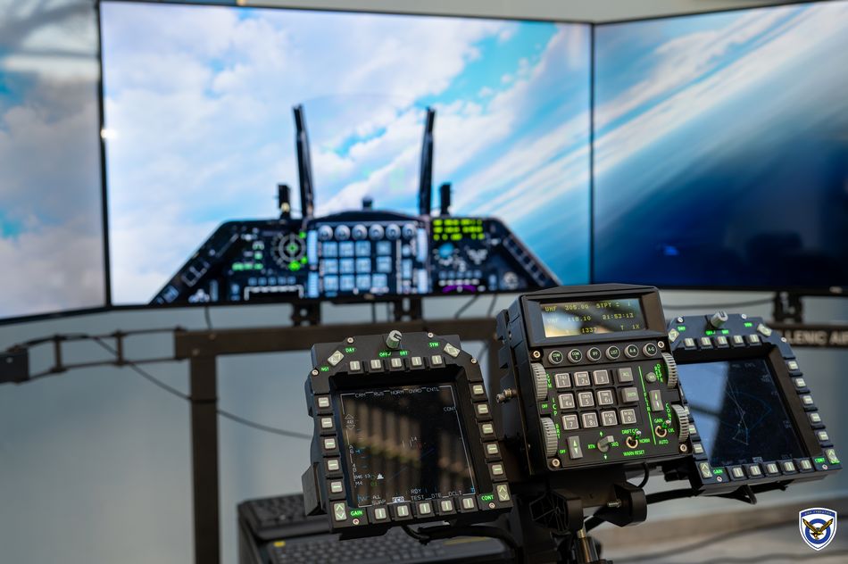 Προσομοιωτές πτήσης F-16 της Πολεμικής Αεροπορίας στο δημαρχείο Π. Φαλήρου