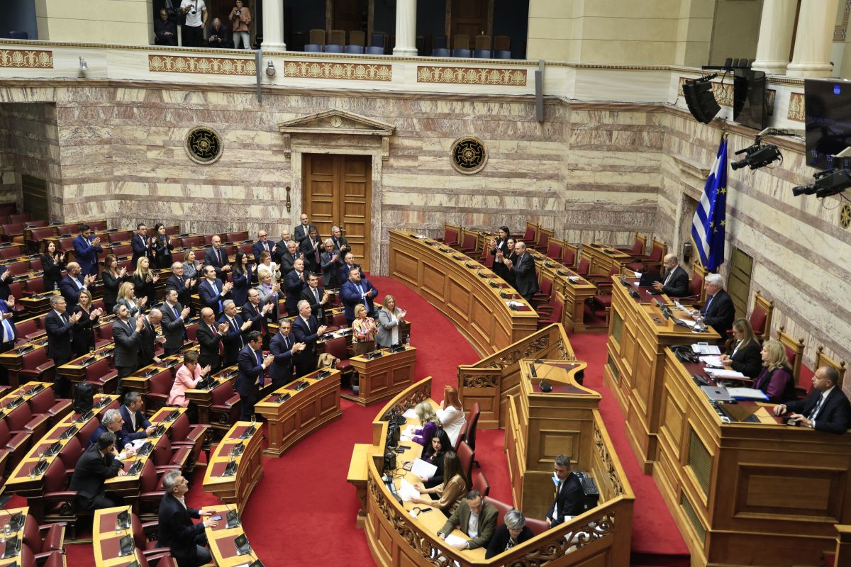 Η τριήμερη συζήτηση της πρότασης δυσπιστίας – Οι εντάσεις, το ντροπιαστικό σχόλιο και τα τρικάκια Η τριήμερη συζήτηση της πρότασης δυσπιστίας – Οι εντάσεις, το ντροπιαστικό σχόλιο και τα τρικάκια