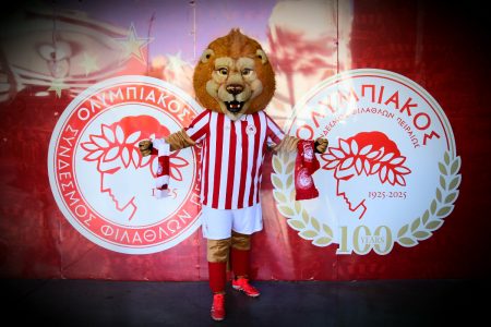 Ολυμπιακός: Το μεγάλο πάρτι γενεθλίων για τον δαφνοστεφανωμένο έφηβο