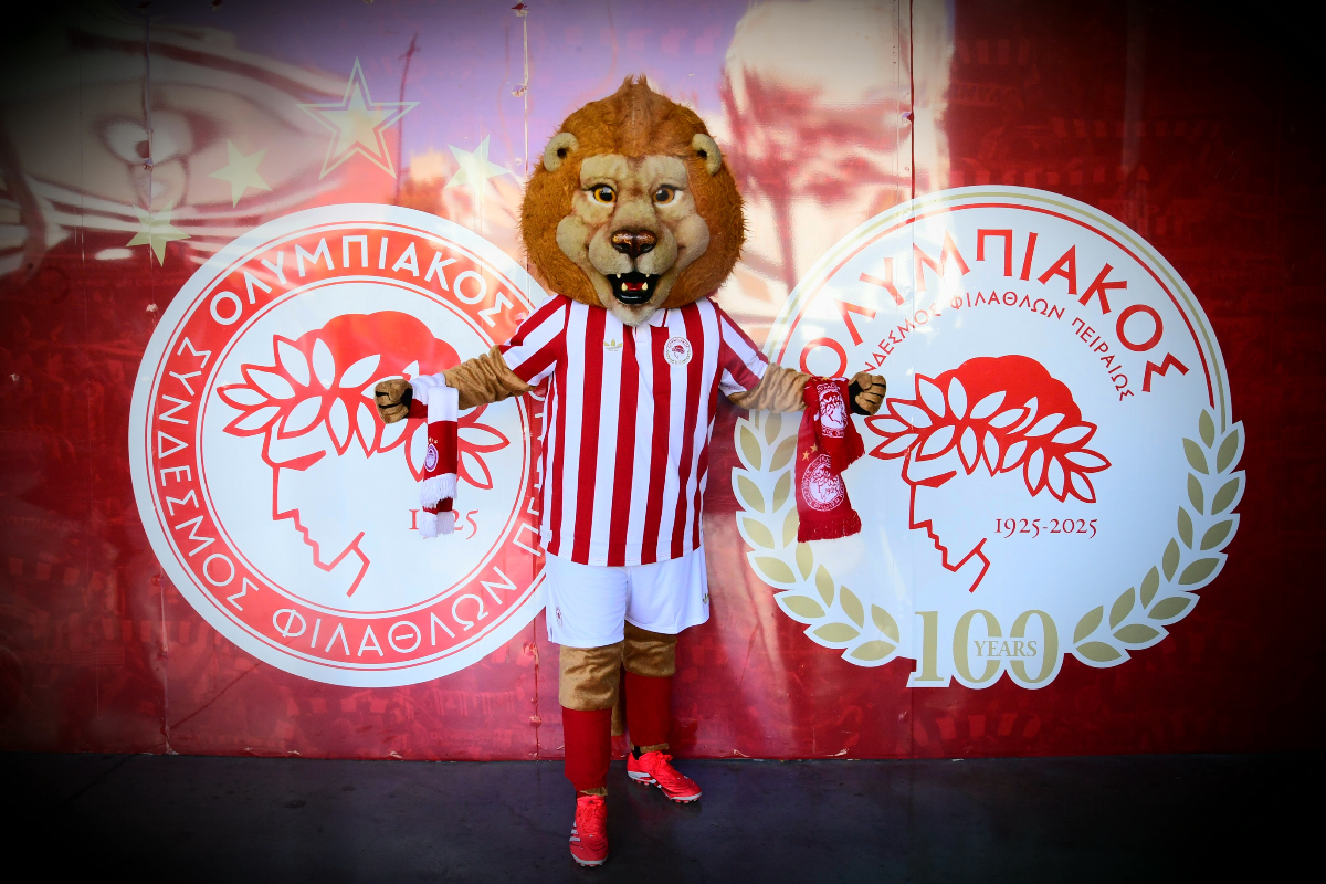 Ολυμπιακός: Το μεγάλο πάρτι γενεθλίων για τον δαφνοστεφανωμένο έφηβο