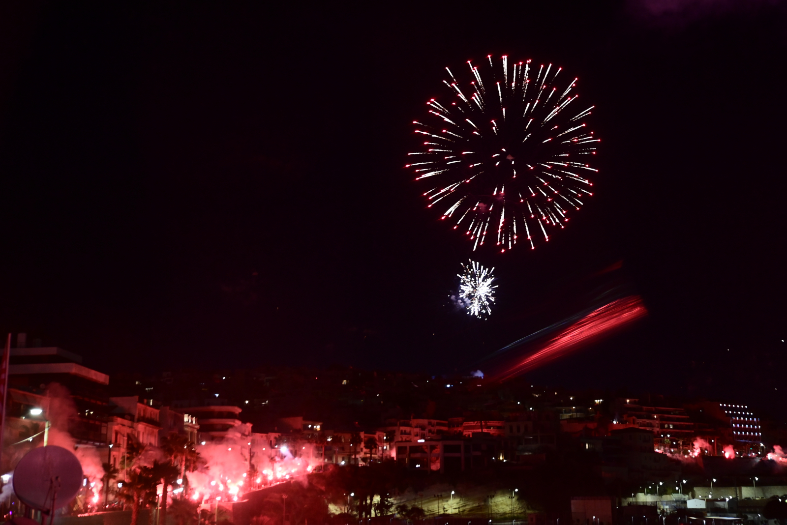 100 χρόνια Ολυμπιακός: Έγινε η μέρα νύχτα στον Πειραιά (Εικόνες, Βίντεο)