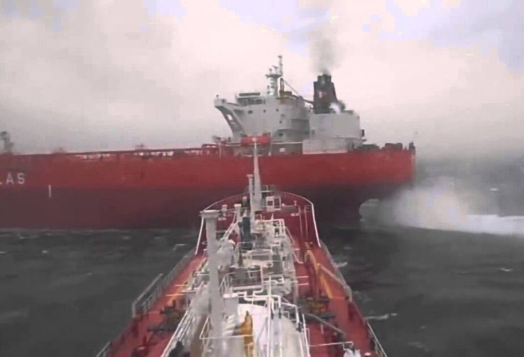 Σύγκρουση δεξαμενόπλοιου και φορτηγού πλοίου στη Βόρεια Θάλασσα – Πετρελαιοφόρο στις φλόγες