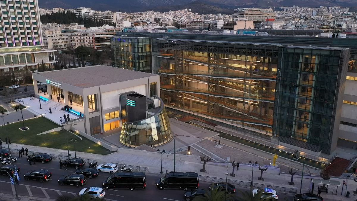 Βουλευτής της «Νίκης» εισέβαλε στην Εθνική Πινακοθήκη και έσπασε εκθέματα