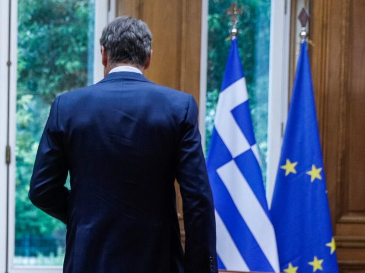 Ανασχηματισμός: Τα ονόματα, τα τηλεφωνήματα και οι μπλε φάκελοι – Το δίλημμα Μητσοτάκη