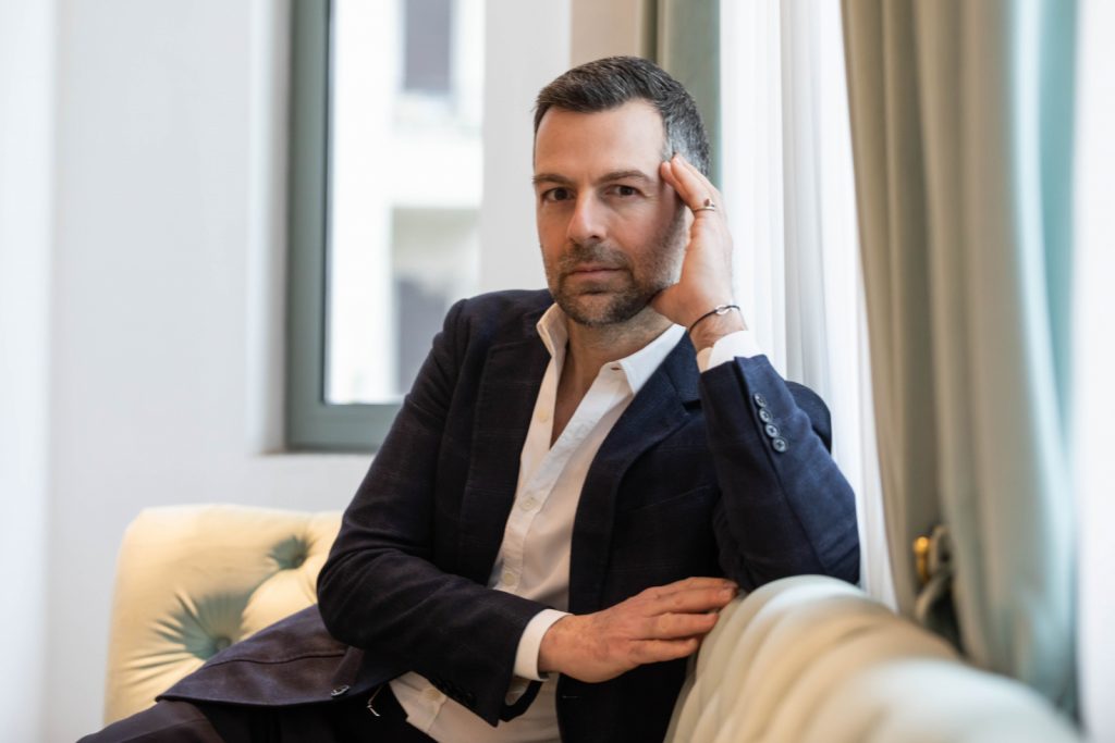 Ο Χρήστος Μαρκογιαννάκης γράφει για τον γιο της Κάλλας και του Ωνάση – Ή μήπως όχι;