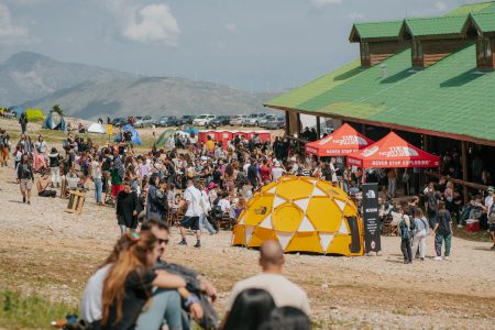 Το line up του φετινού Helmos Mountain Festival – Ποιοι καλλιτέχνες θα ανέβουν στη σκηνή