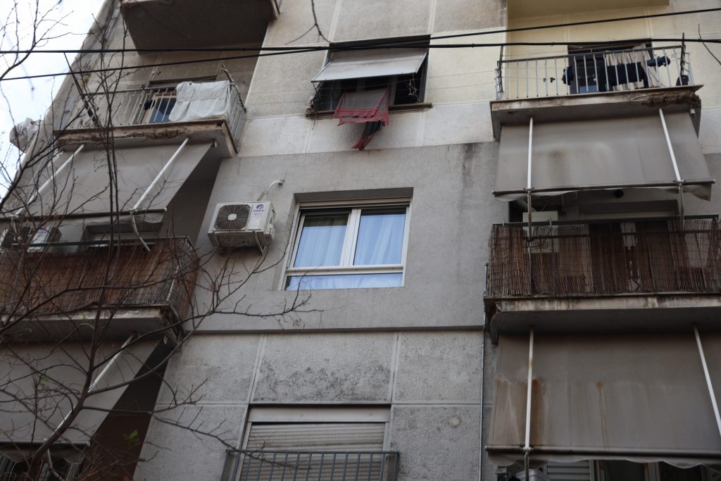 Νεκρός σε Airbnb στην Ομόνοια: Ερωτικό παιχνίδι που πήγε στραβά εξετάζουν οι Αρχές