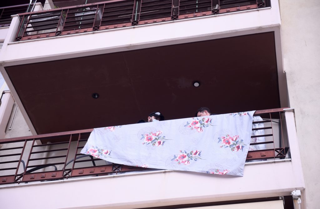 Γυναικοκτονία – Θεσσαλονίκη: Ψάχνουν το κίνητρο, «κλειδί» τα κινητά – «Την τράβηξε να την αποτελειώσει»