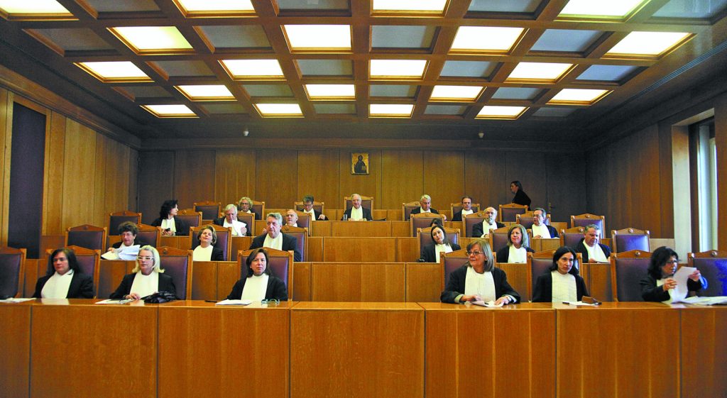 Δίκη στο ΣτΕ για τα φορολογικά τεκμήρια – Αντιδρούν δικηγόροι,έμποροι και επιστήμονες