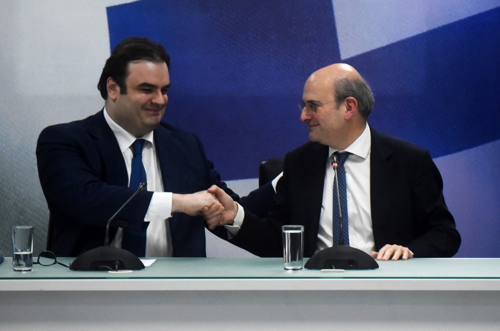 Χατζηδάκης: «Στο 3,5% το πρωτογενές πλεόνασμα» – Τι έγινε στην παράδοση παραλαβή