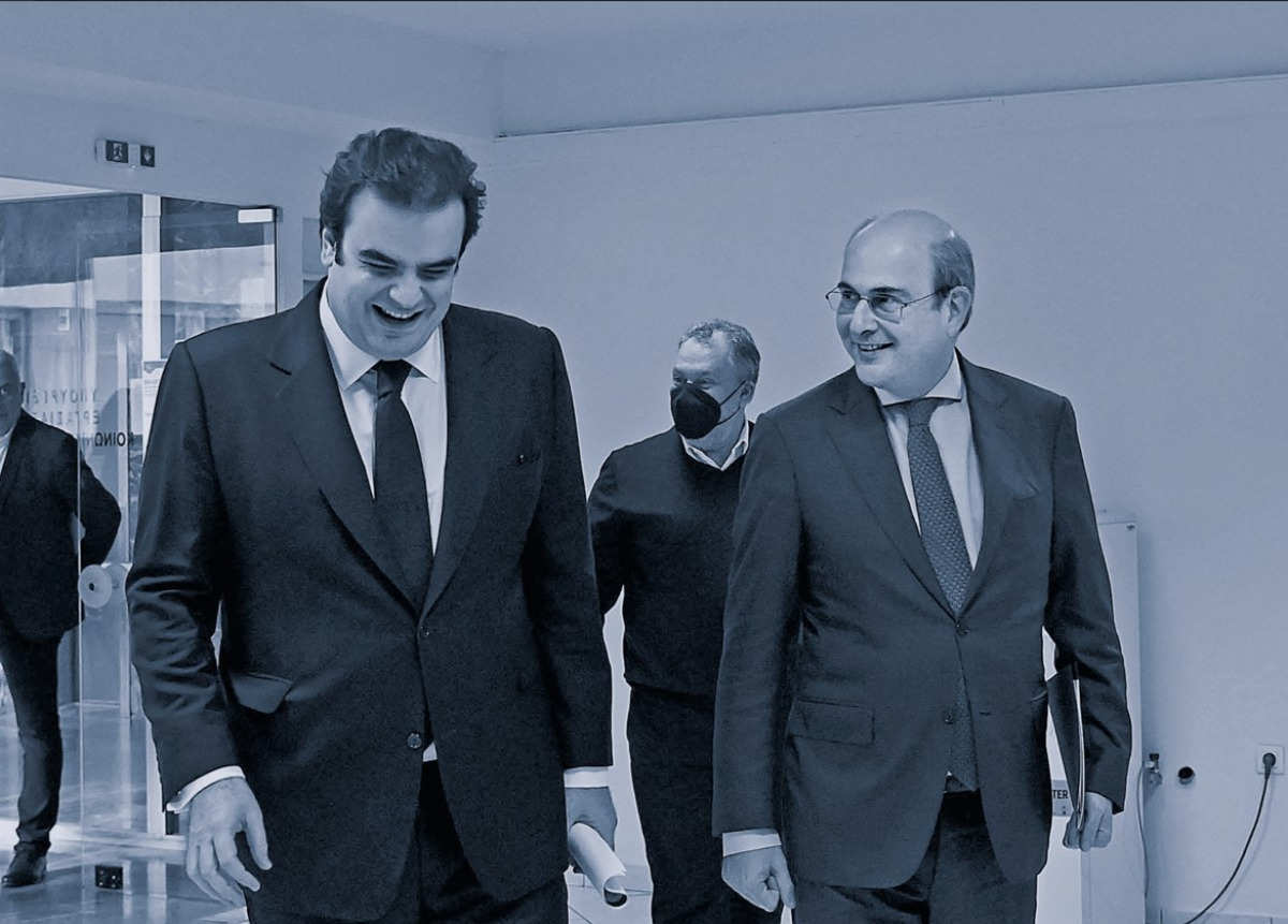 Ο ανασχηματισμός του δαχτυλιδιού…