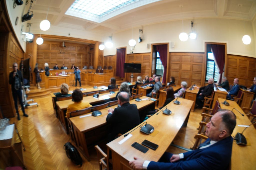 Προανακριτική για τα Τέμπη: «Οχι» της ΝΔ σε διακομματικό προεδρείο – Αντιδράσεις από την Αντιπολίτευση