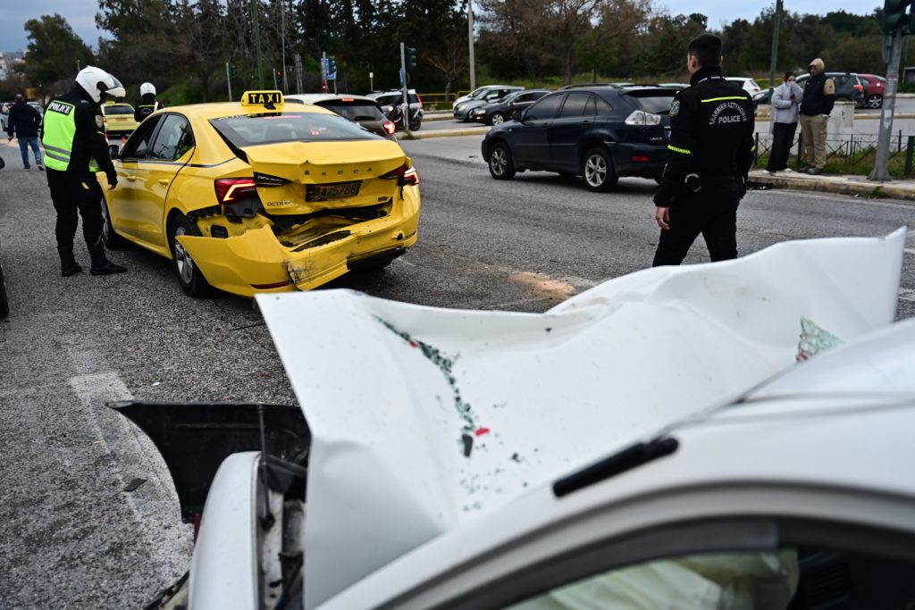 Tροχαίο δυστύχημα στο Περιστέρι: Σε κατ’οίκον περιορισμό μετά την απολογία της η 22χρονη οδηγός