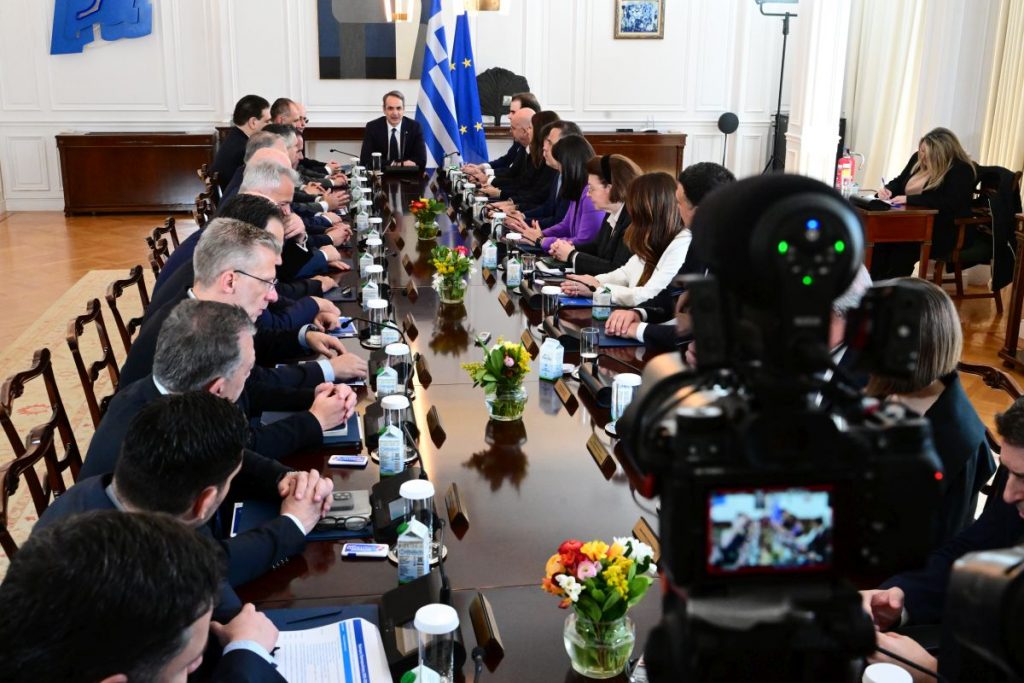 Κατώτατος μισθός: Σήμερα οι ανακοινώσεις – Ποιους επηρεάζει