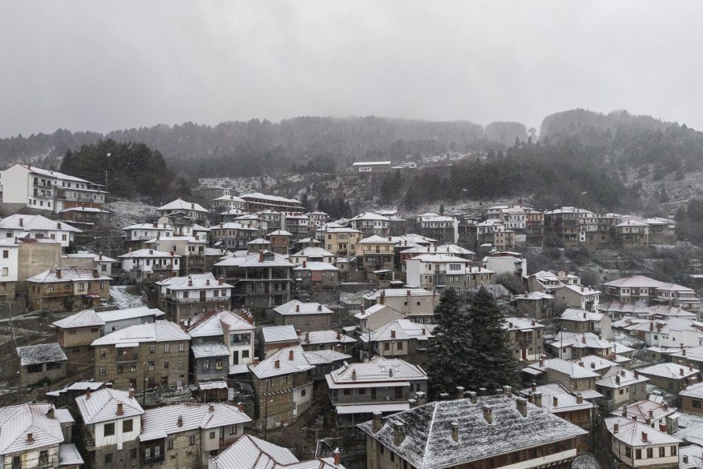 Καιρός: Χιόνια και θυελλώδεις άνεμοι – Πότε επιστρέφει η άνοιξη