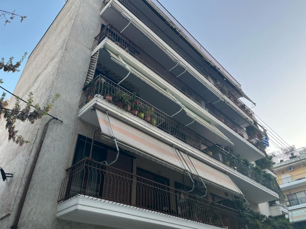 Λάρισα: Νεκρός άντρας μετά από πτώση από πολυκατοικία