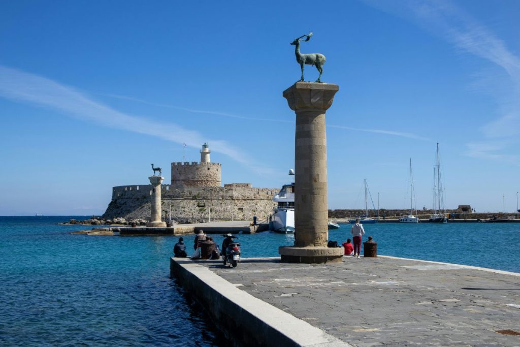 Ρόδος – κύκλωμα Πολεοδομίας: Βρέθηκαν 600.000 ευρώ, οι ταρίφες και οι καταγγελίες