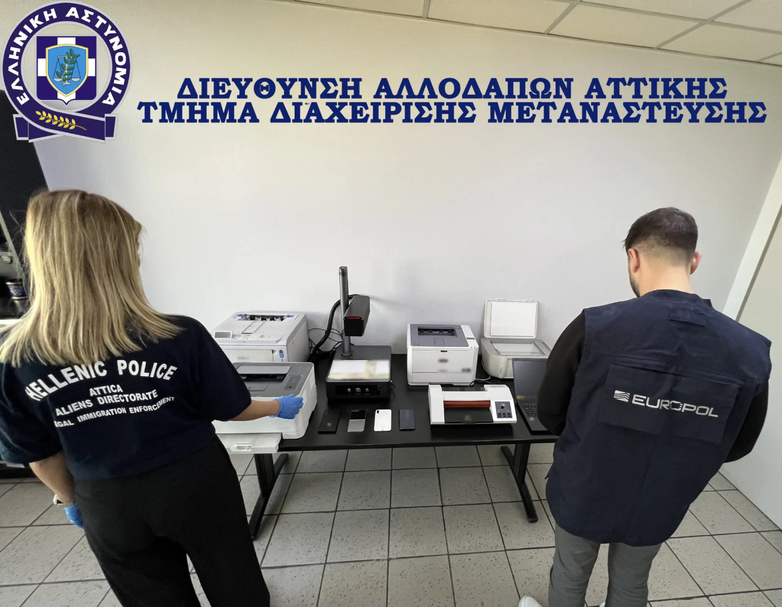 Υπερσύγχρονο εργαστήριο πλαστών ταξιδιωτικών εγγράφων για διακίνηση μεταναστών