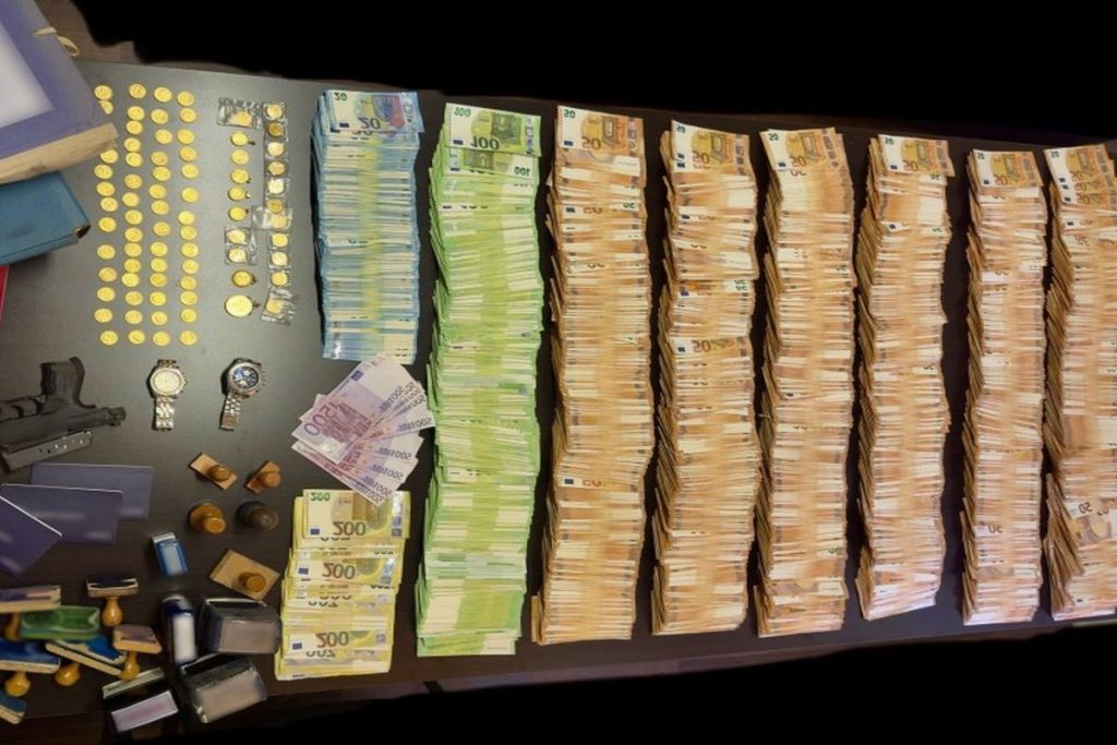 Ρόδος: Πλαστές άδειες από μηχανικό με άνοια – Το προφίλ των 7 στην Πολεοδομία και τα χρήματα στις κατσαρόλες