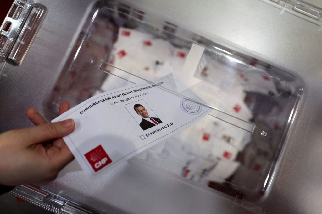 Ετζέ Τεμελκουράν: «Το αίτημα για δημοκρατία ξεπερνά τον Ερντογάν»