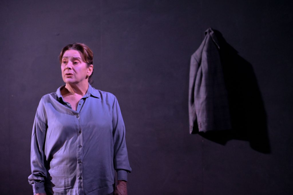 Ο Ρίτσος στο σανίδι: Το «Χρονικό» με τη Γιώτα Φέστα για την Παγκόσμια Ημέρα Ποίησης