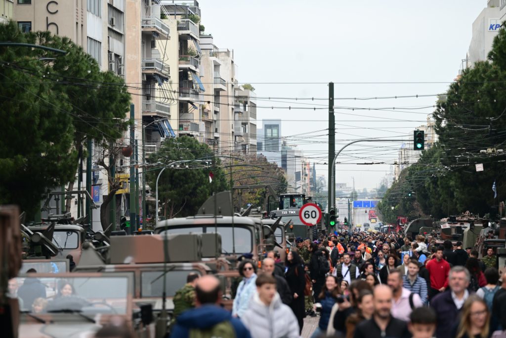Καιρός: Με συννεφιά και σκόνη οι παρελάσεις – Πού θα βρέξει