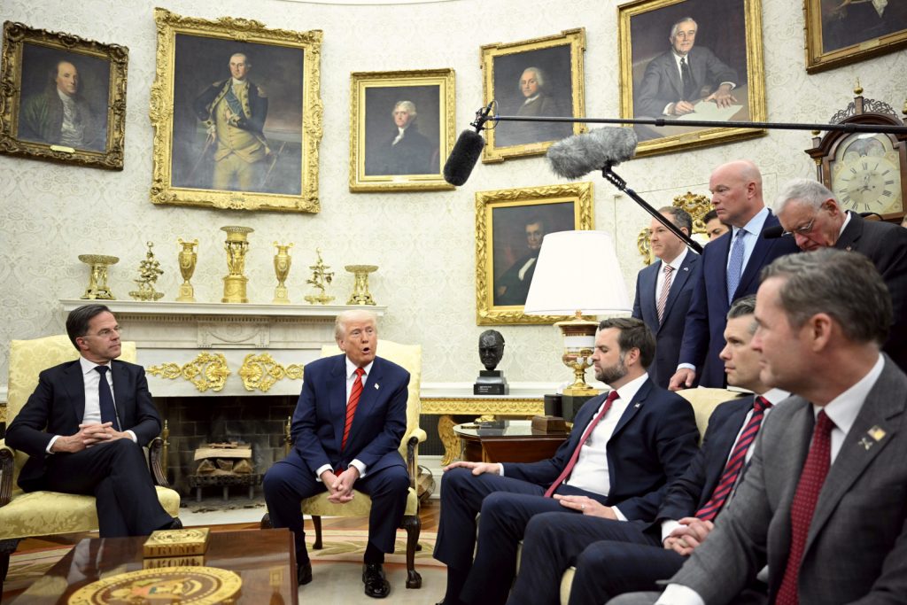 ΗΠΑ: Σε πανικό ο Λευκός Οίκος μετά τη διαρροή σε δημοσιογράφο, data της επίθεσης στους Χούθι