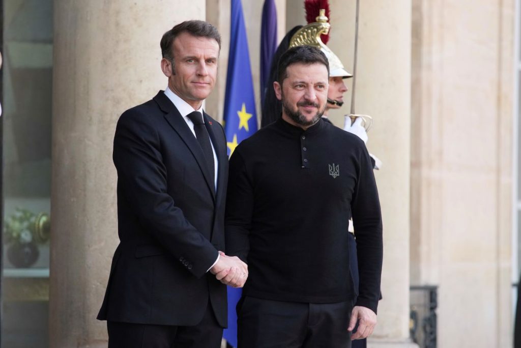 Στρατιωτική βοήθεια 2 δισ. ευρώ προς την Ουκρανία ανακοίνωσε ο Μακρόν