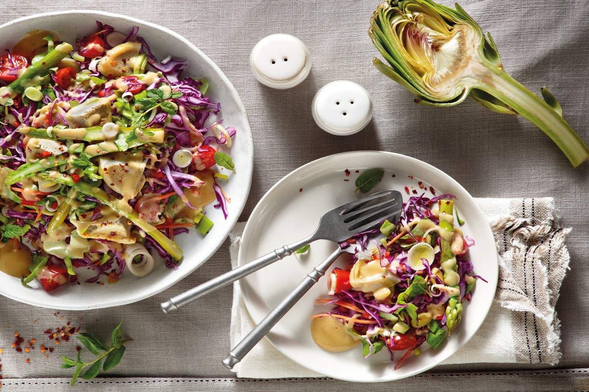 Ανοιξιάτικη σαλάτα με αγκινάρες και οβριές