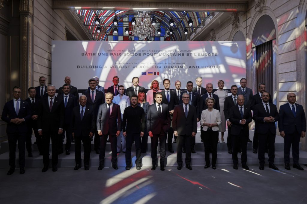 Σύνοδος – Παρίσι: Οι ευρωπαίοι ενισχύουν τις κυρώσεις κατά της Μόσχας κι ελπίζουν σε «συμπόρευση» με ΗΠΑ