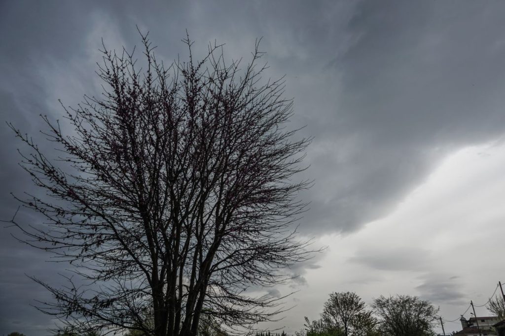 Καιρός: Λασποβροχές και ζέστη – Έρχεται οργανωμένη κακοκαιρία