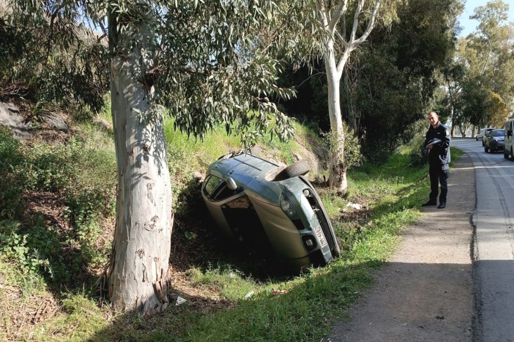 Τροχαίο στην Ποσειδώνος: Χωρίς δίπλωμα ο 20χρονος οδηγός, εκσφενδονίστηκε η συνοδηγός