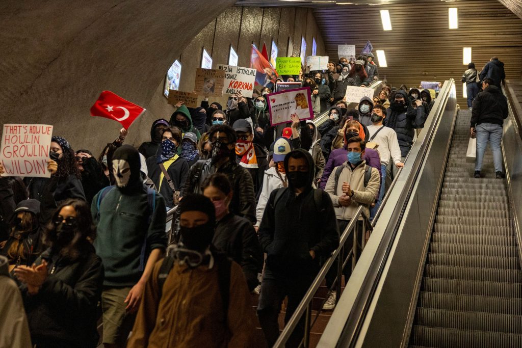 Επικρίσεις Κομισιόν, Λονδίνου και Παρισιού στην Άγκυρα για τις συλλήψεις των δημοσιογράφων