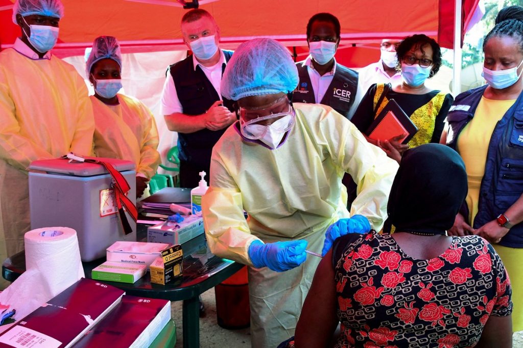 ΗΠΑ: Τερματίζουν την υποστήριξή τους στις αναπτυσσόμενες χώρες ως προς τον εμβολιασμό