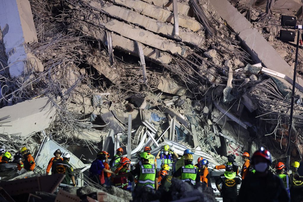 Σεισμός στη Μιανμάρ: Ολονύχτια μάχη για την εύρεση επιζώντων – Φόβοι για χιλιάδες νεκρούς