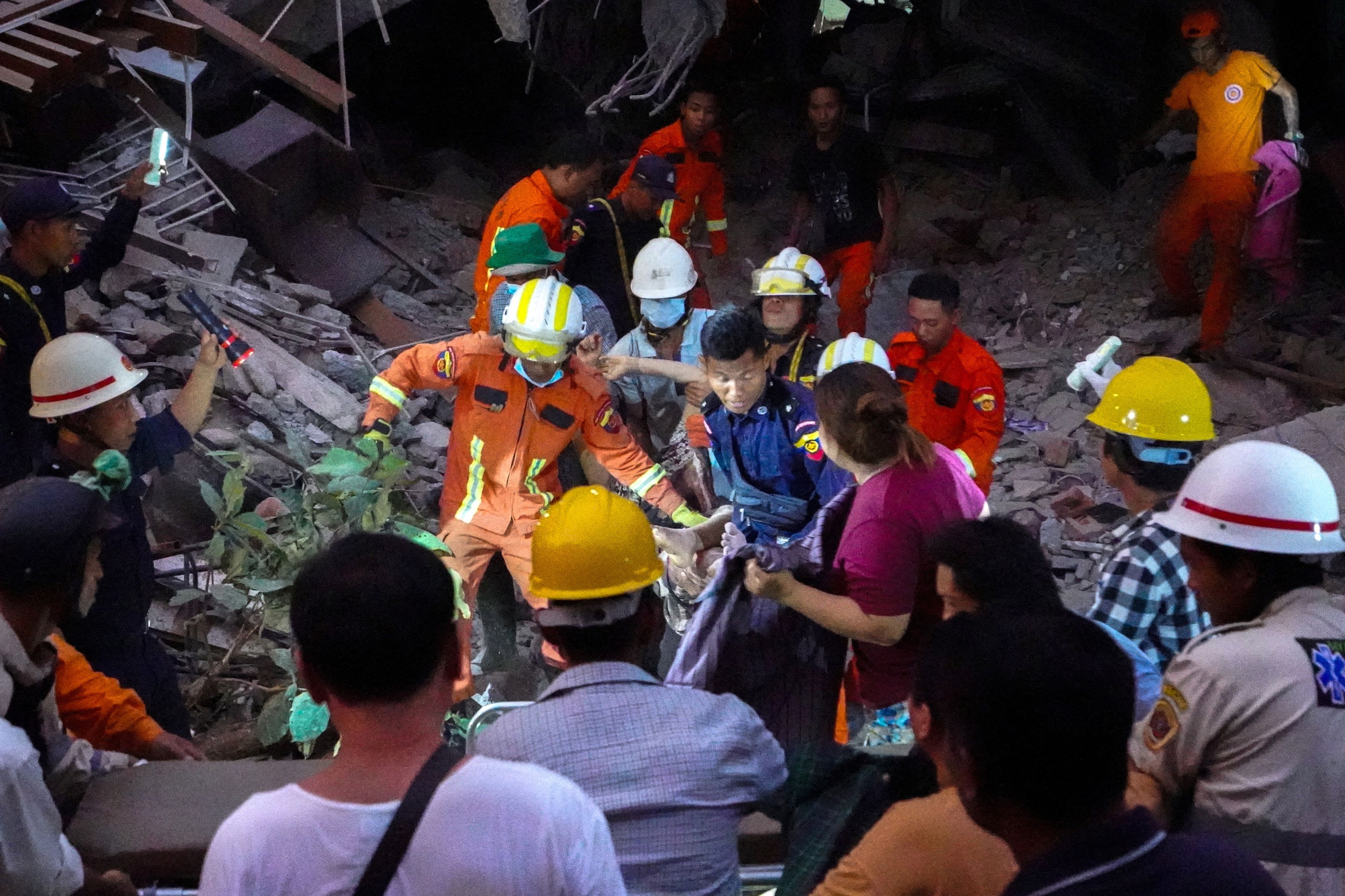Σεισμός στη Μιανμάρ: «Ο αριθμός των νεκρών θα αυξηθεί» – Ισοπεδώθηκε η χώρα