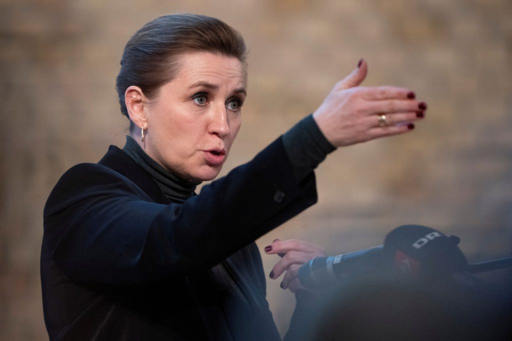 Τριήμερη επίσκεψη της πρωθυπουργού της Δανίας στη Γροιλανδία για συνομιλίες με τη νέα κυβέρνηση