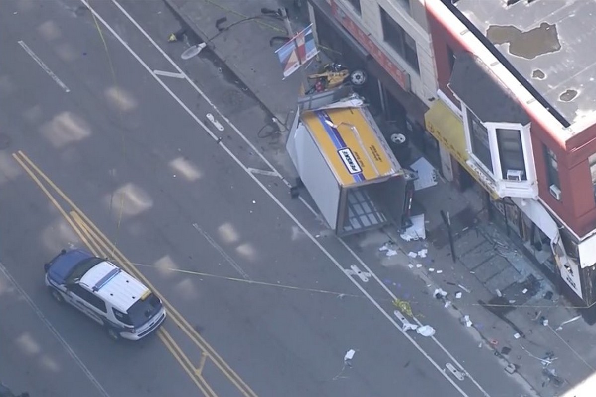 Βοστώνη: Φορτηγό έπεσε πάνω σε κτίριο – Τουλάχιστον έξι τραυματίες, οι δύο σοβαρά