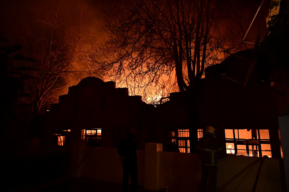 Ανω Πατήσια: Το εργοστάσιο είχε πιάσει φωτιά άλλες 4 φορές – Πού επιρρίπτει τις ευθύνες ο Δήμος