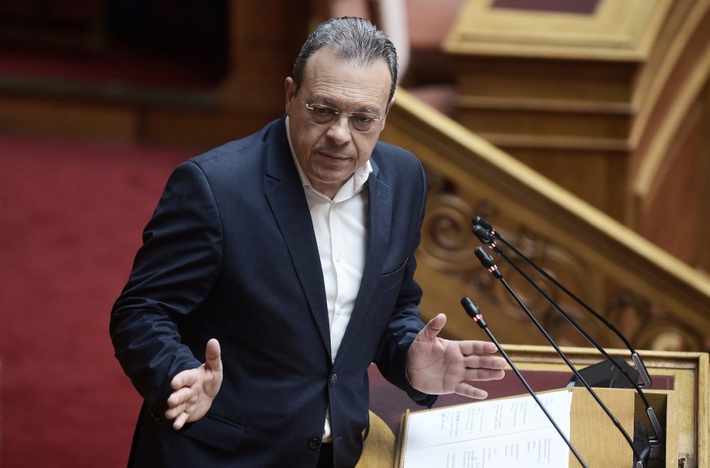 Φάμελλος σε Μητσοτάκη: Εσείς παριστάνατε τον Μακεδονομάχο…