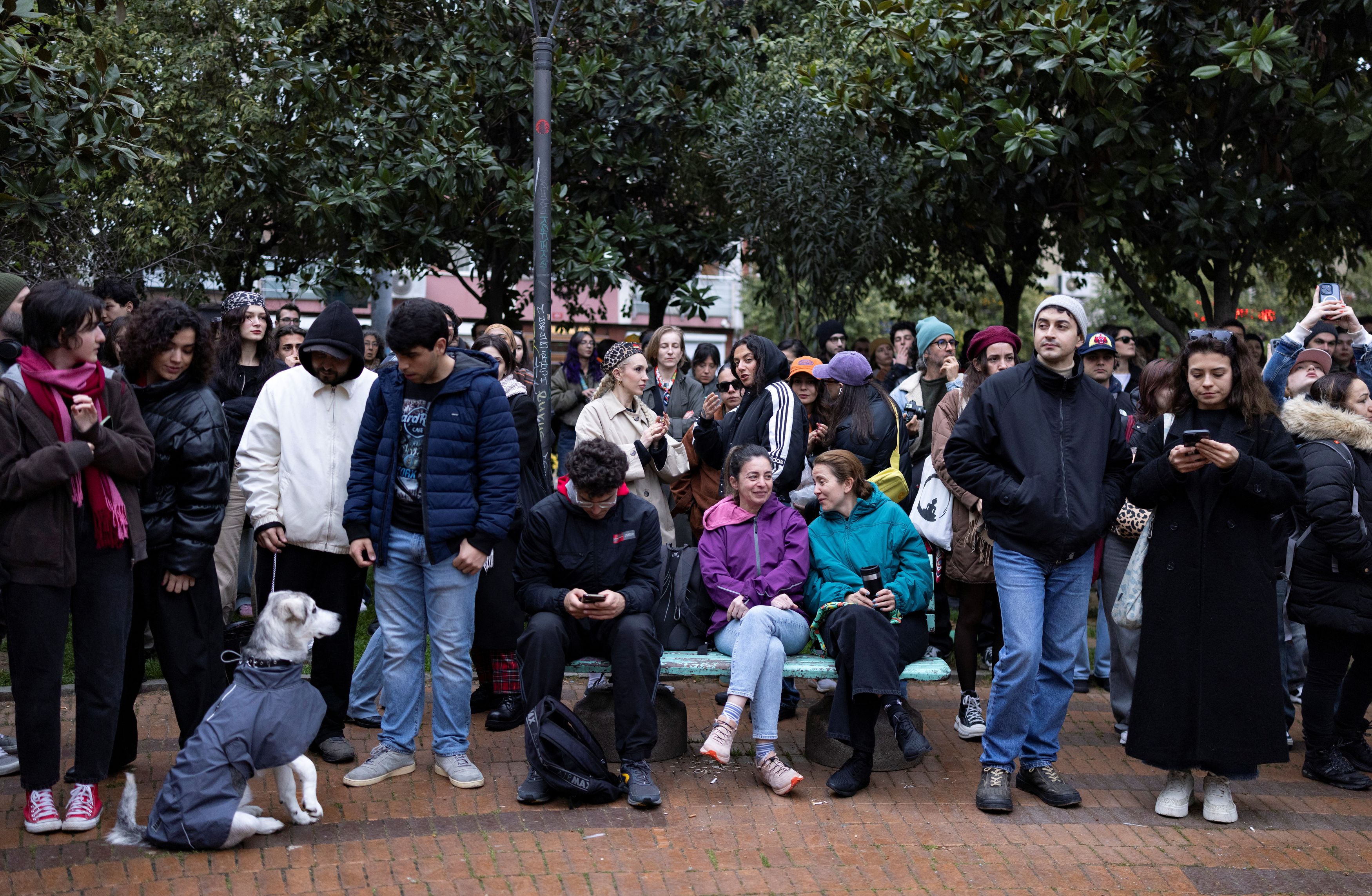 Ιμάμογλου – Τουρκία: Το μποϊκοτάζ καλά κρατεί – Ακύρωσαν συναυλία οι άγλλοι Muse