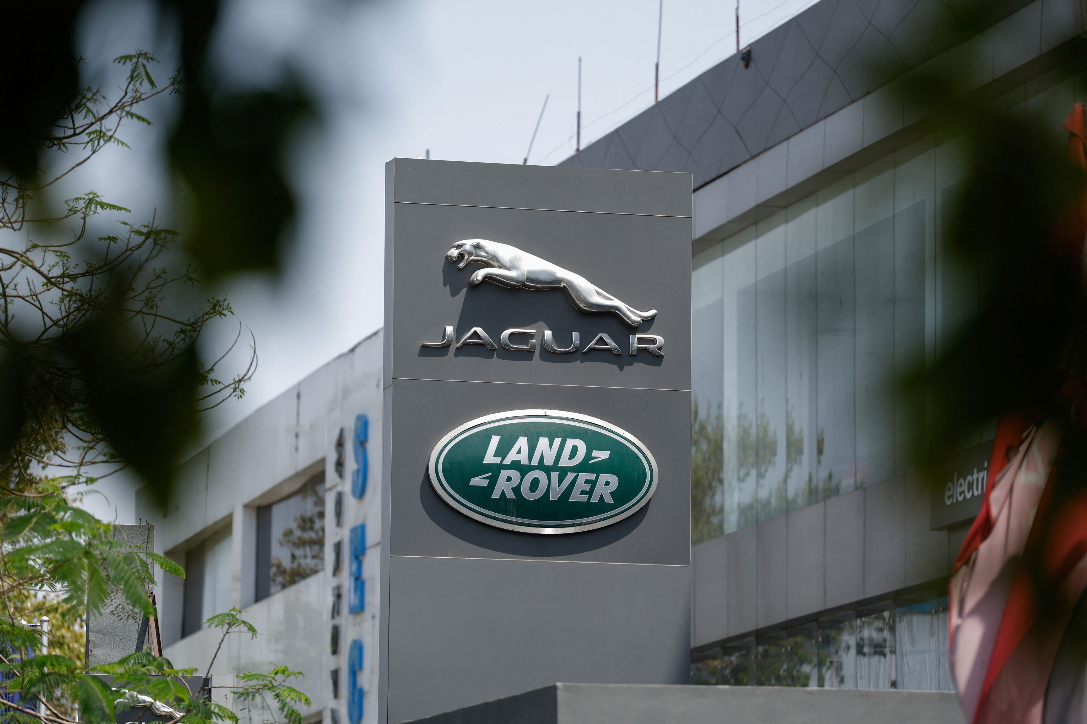 Η Jaguar Land Rover σταματά τις εξαγωγές στις ΗΠΑ