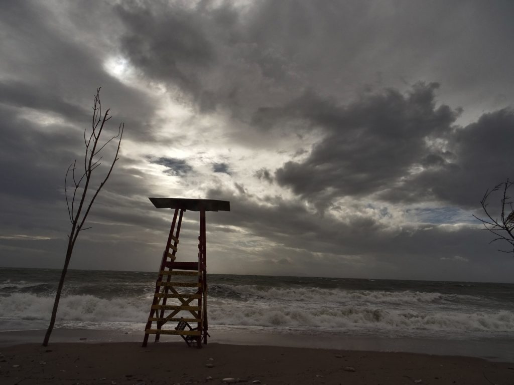 Επιστρέφει ο χειμώνας με κρύο και καταιγίδες – Πότε θα επηρεαστεί η Αττική