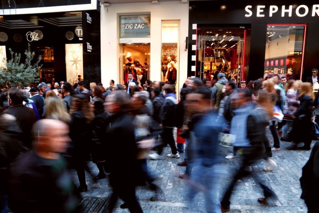 Γιατί γίνεται και ελληνικό το πρόβλημα των δασμών – Πώς, πόσο και γιατί θα αυξηθεί το κόστος ζωής
