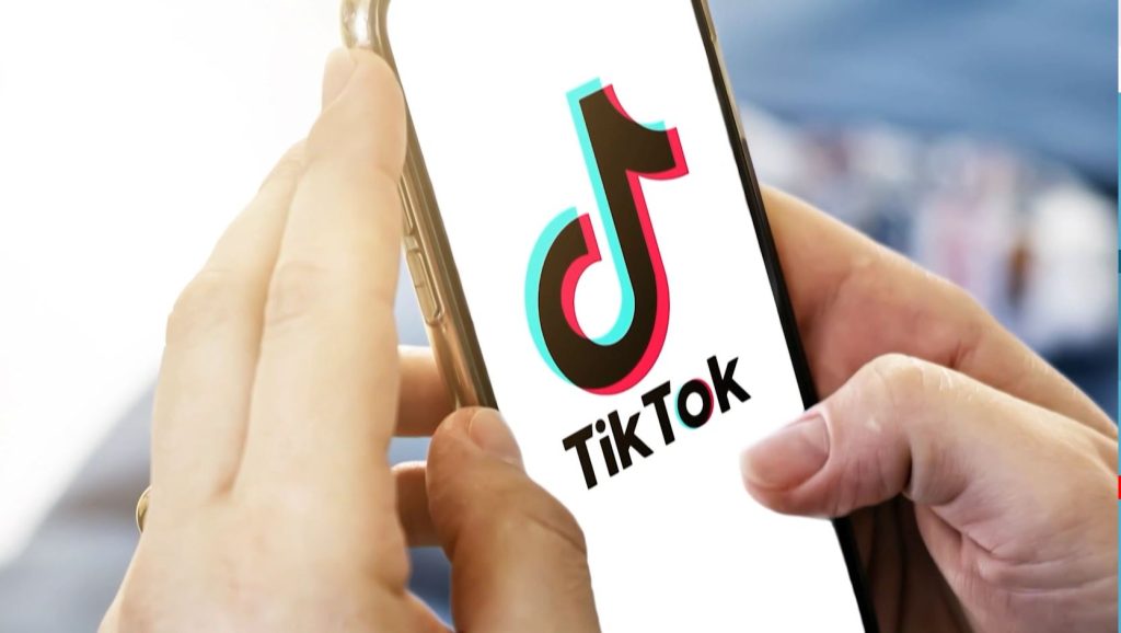 «Θρίλερ» η πώληση του TikTok στις ΗΠΑ – Ο Τραμπ το θέλει σε αμερικανικά χέρια πάση θυσία