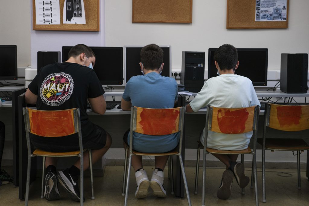 Ωνάσεια Σχολεία: Διαθέσιμα τα βιντεομαθήματα για την προετοιμασία των μαθητών στις εξετάσεις εισαγωγής